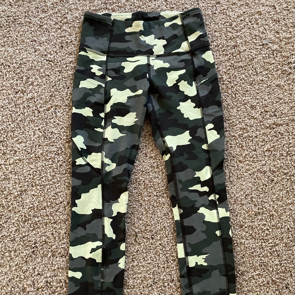 Lululemon camo cropped leggings Size 4
